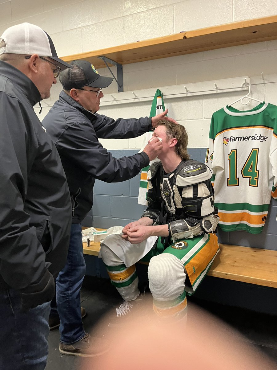 #broncs 4 #rangers 1 Dr Patter kept the boys patched up. On to Round 2 #qvhhl #trapper with the hat. Reece was a wall as normal.