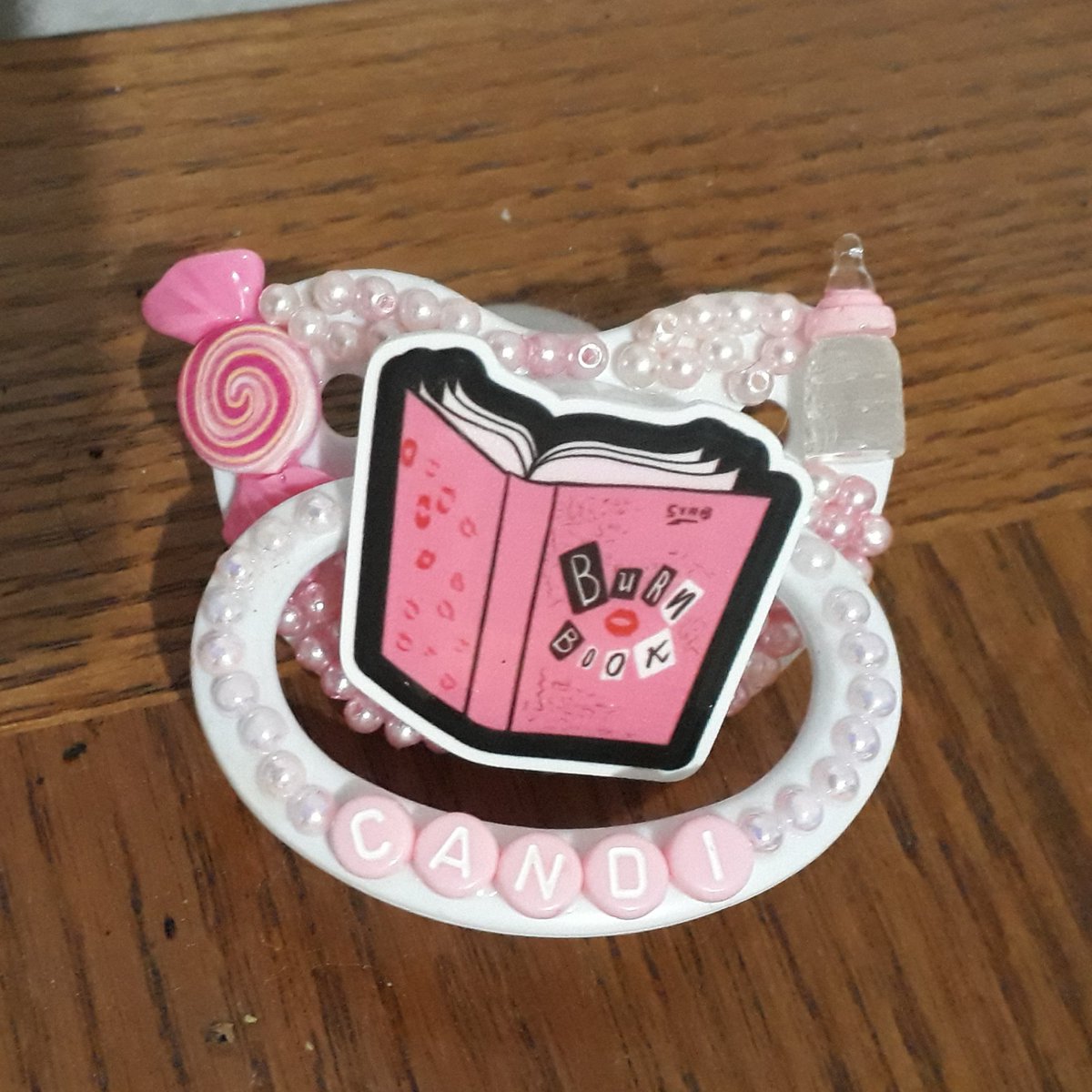sweetcandijane's tweet photo. I made my first deco today!!! https://t.co/8pgbffj5Pz