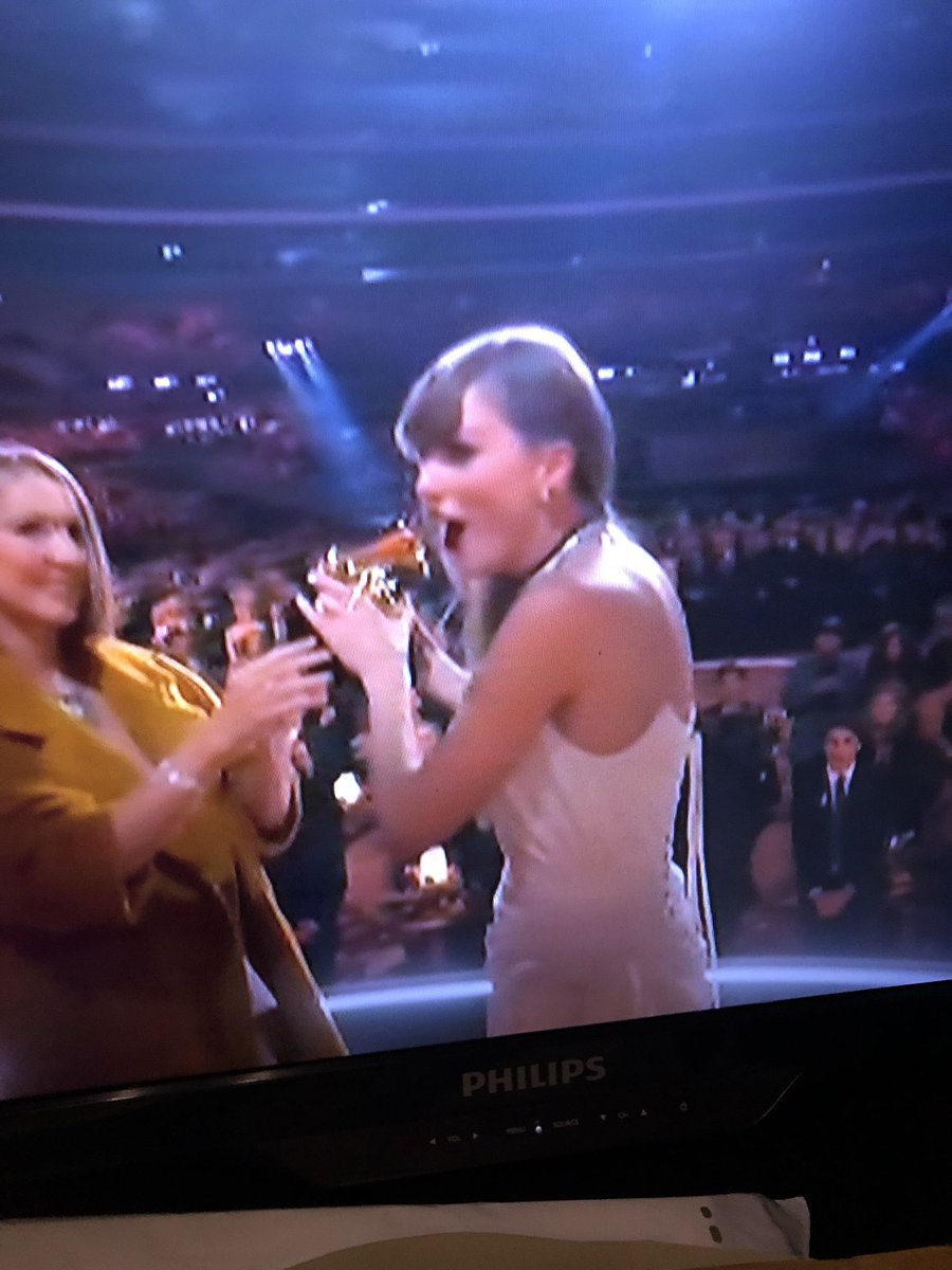 Grita_Radio's tweet image. #Tylorswift  el álbum del año en los premios #Grammys