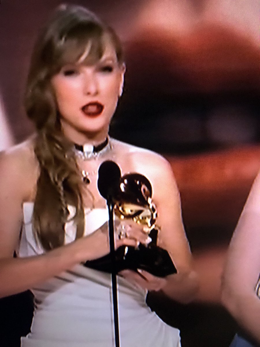 Grita_Radio's tweet image. #Tylorswift  el álbum del año en los premios #Grammys