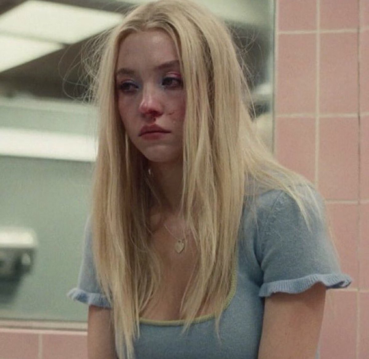 es que, estoy TAN FELIZ por mi taylor pero LANA TAMBIÉN SE MERECÍA ESE GRAMMY