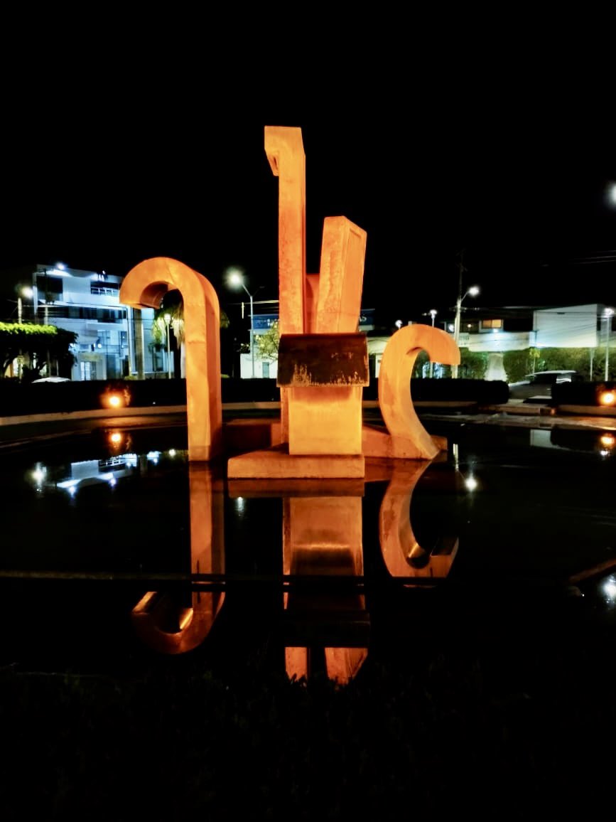 ¡Así lucen nuestros monumentos más emblemáticos! #DiaMundialContraElCáncer. 🧡

#Irapuato
#CiudadEscénica