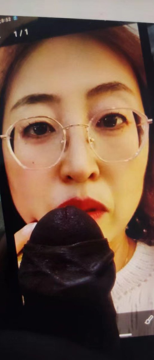 WomenYall's tweet photo. 哈哈 感谢老兄发来的合照！还有没有想要射或者合的兄弟啊！想要收集100张呢！
#射屏 #反差 https://t.co/gAAreEngNS