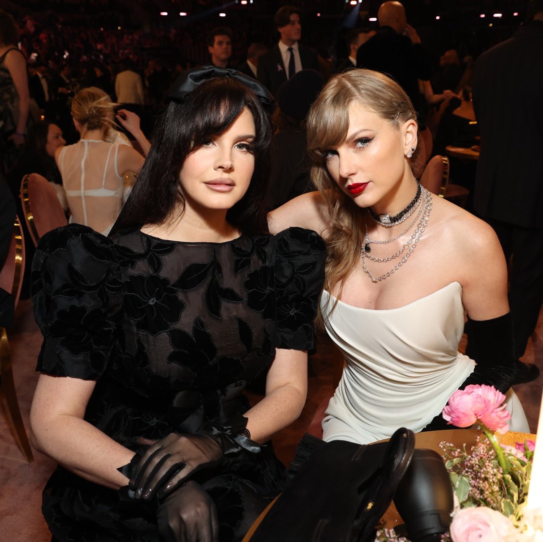 gabrimoonn's tweet photo. Lana Del Rey and Taylor Swift #GRAMMYs https://t.co/F9YhmF8BOc
