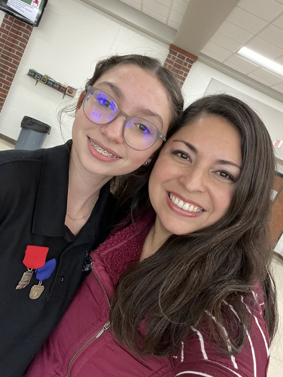 amandaberkey's tweet image. Very proud of Ava. She got a Silver for her @FCVWildcats choir large ensemble and Gold for a solo performance of Love is Kind. She will be going to State for her solo!  #ISSMA #ltpride ⭐️🎼