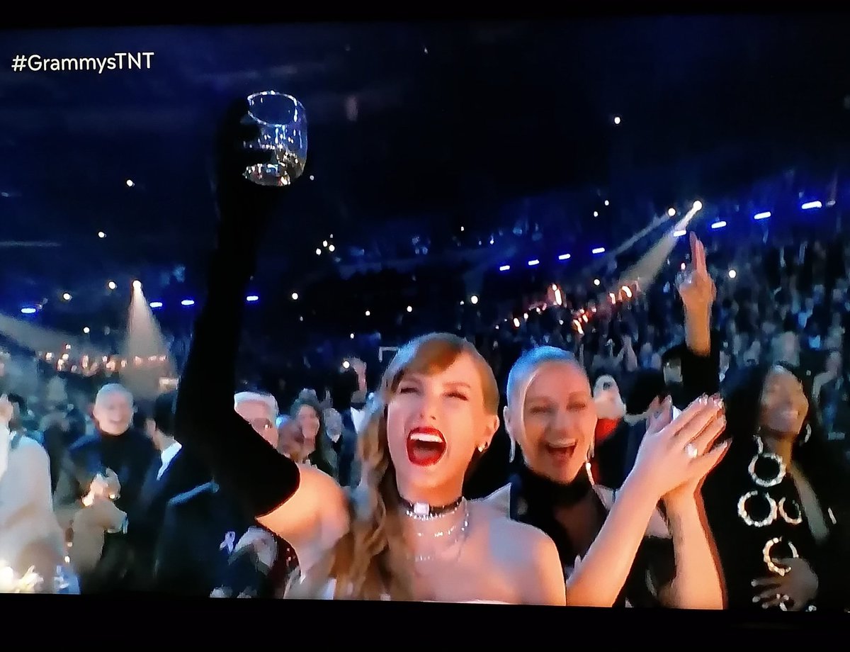 Gabimt99's tweet photo. Yo si Taylor anuncia #ReputationTaylorversion #GRAMMYs #swifties #taylorswif https://t.co/oQRqKwUZz6