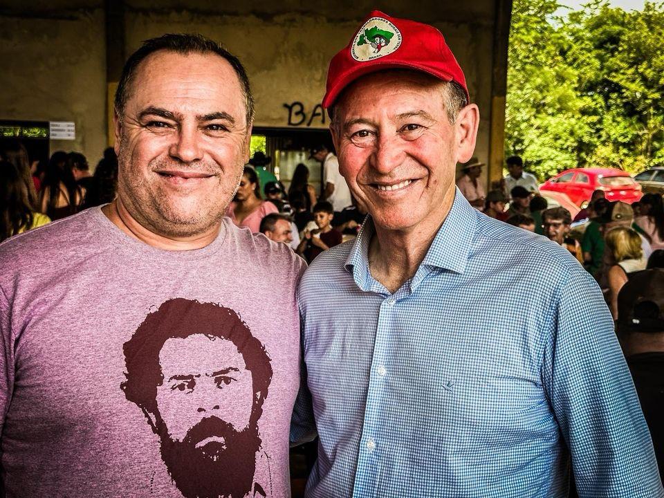 Tio_Claudio_Pr's tweet photo. Festa de comemoração dos 25 anos do Assentamento Nova Itaúna, Paraná. Não faltou aquele abraço no nosso Dep Est Prof Lemos, sempre presente junto com o movimento.
#mst40anos
@MST_Oficial https://t.co/T9ctcSvwPG