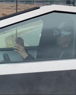 applevisionerc's tweet photo. @lizardx So many possibilities and so memable , we released a monster $Vision @visionproerc  Now imagine while driving a Tesla too , oh wait 😄😄😄 https://t.co/yGENjflxtx