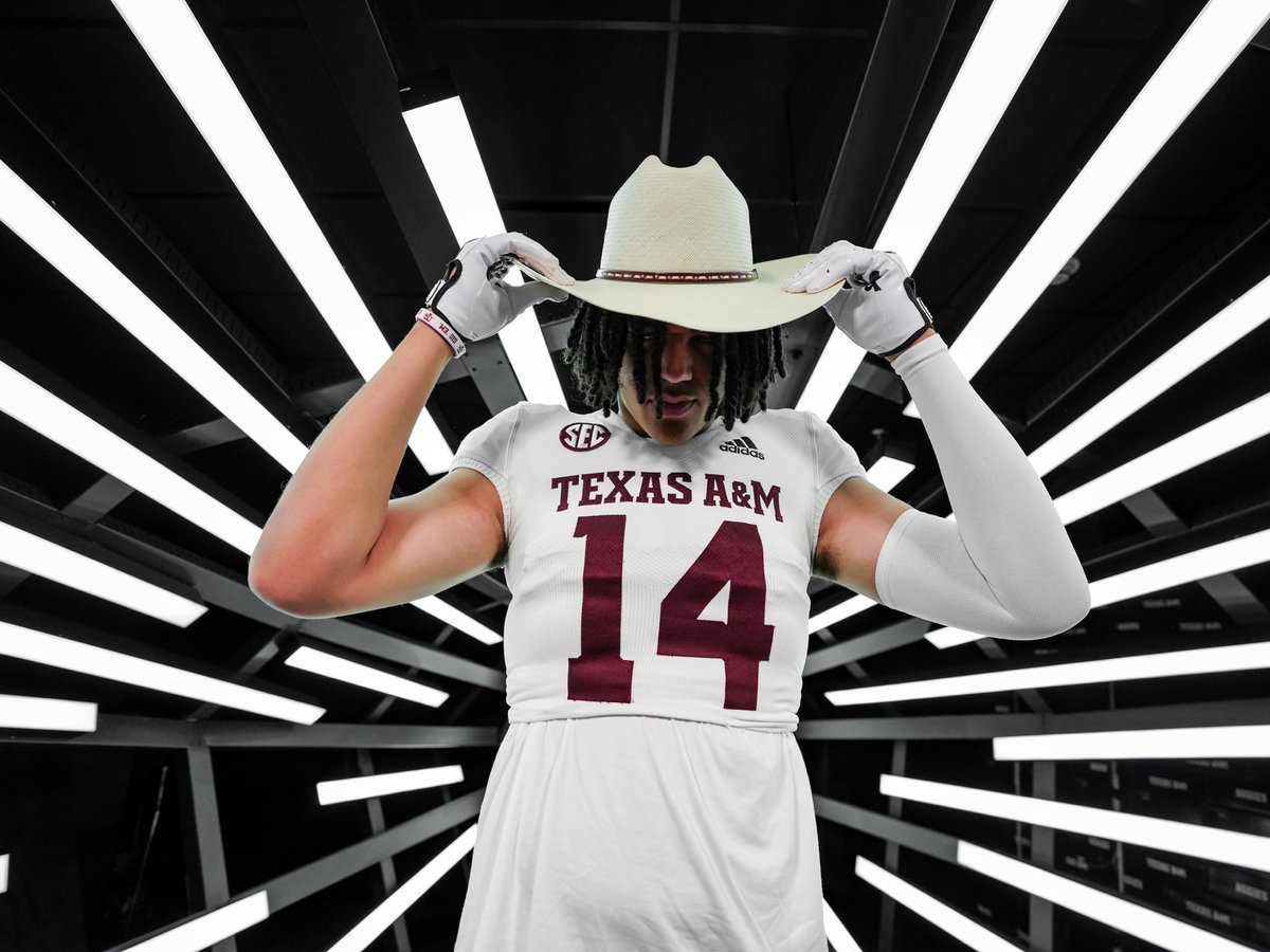 Isaiah_Tanner4's tweet photo. #AggieUp what we thinking🤔?!? https://t.co/OeCU7QdRFP
