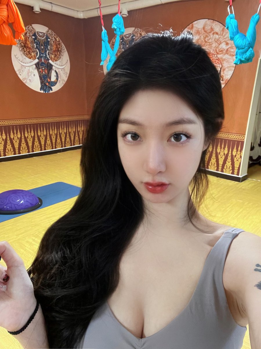 早起瑜伽打卡🧘‍♀️

又下雪啦 还好瑜伽室就开在小区里….

#不知道井些什么话题好 https://t.co/Hk5jQqJJUa