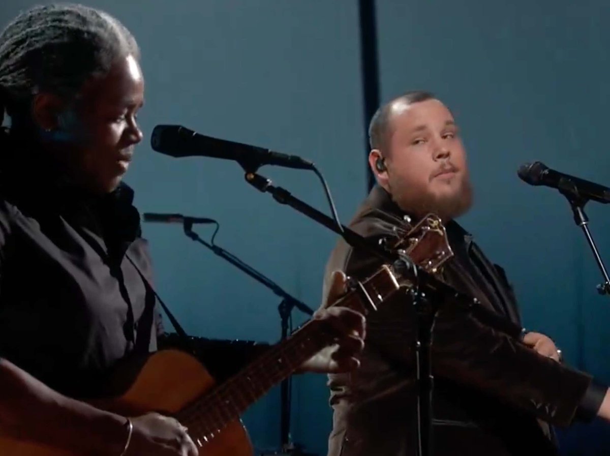 barstoolsports's tweet photo. Tracy Chapman Performing Fast Car With Luke Combs Tonight At The Grammy's For Her First Performance In Years Was Beautiful https://t.co/mVNxtaoaEg https://t.co/Wk9ogkbFQy