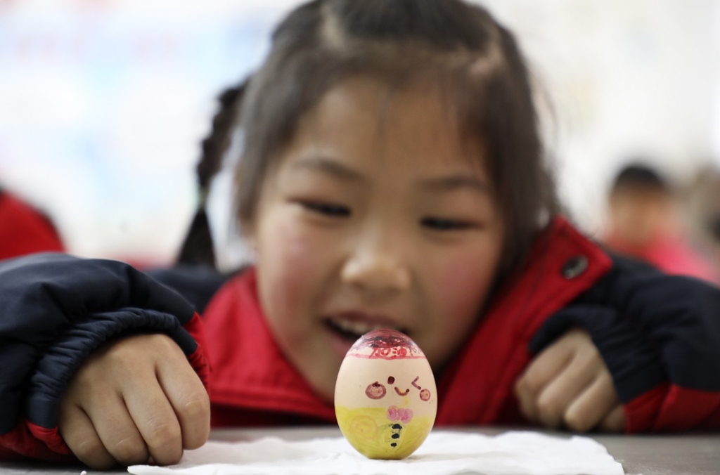 TastesChina's tweet image. [Seasonal delights to enjoy around Start of Spring] In China, it is believed that if someone can make the egg stand on the first day of #StartofSpring, he will have good luck in the future. #TastesofChina #ChineseCulture