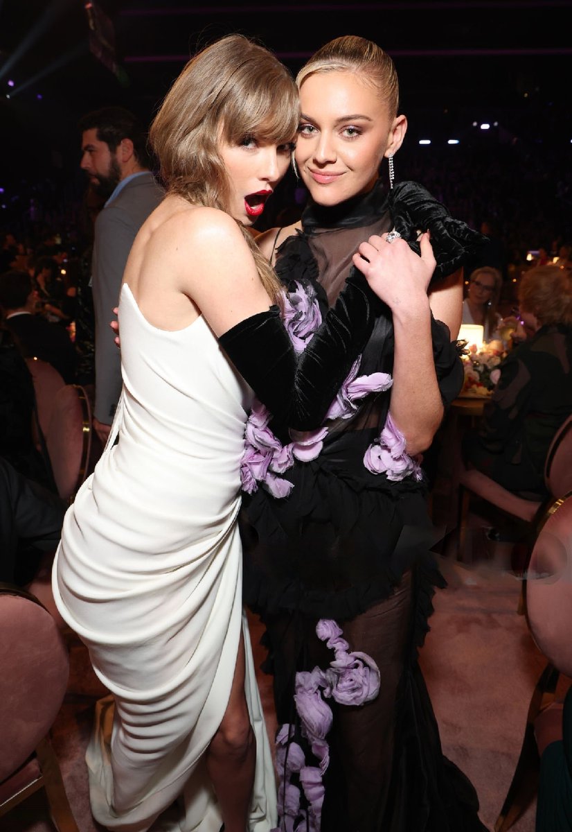KelseaCentral's tweet photo. The real winner #Grammys // @taylorswift 

📸: Kevin Mazuer https://t.co/6lTZuOb2ax