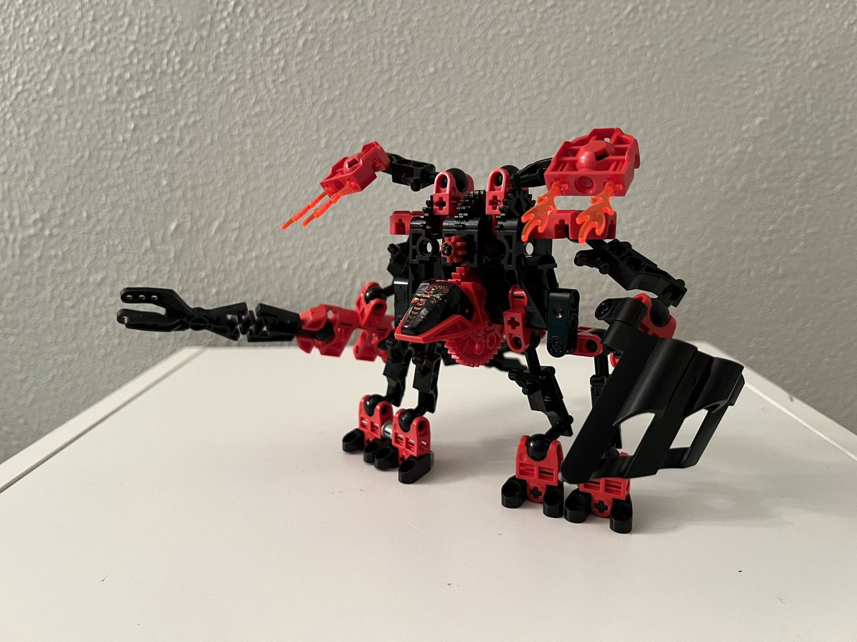 RahiWrangler's tweet photo. Big Chungus Torch/Fire Throwbot #lego #throwbots #bionicle https://t.co/dUES3nB2gg