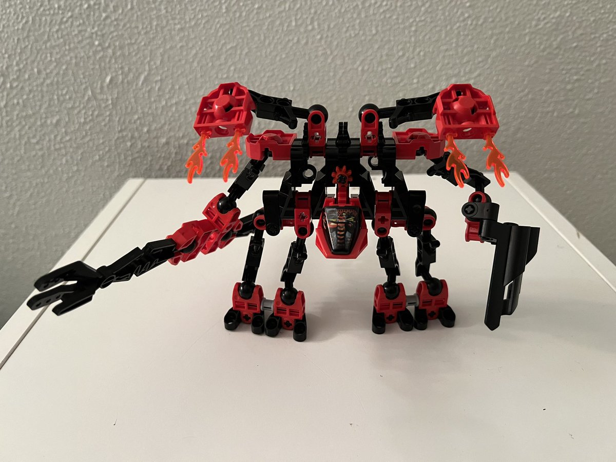 RahiWrangler's tweet photo. Big Chungus Torch/Fire Throwbot #lego #throwbots #bionicle https://t.co/dUES3nB2gg