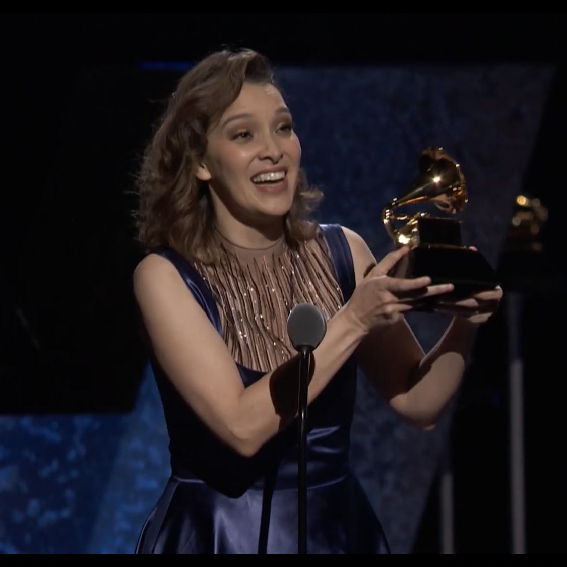 robertoooday's tweet photo. propongo mandar retirar esas letras espantosas en honor al vendido corrupto de Barrondo e inauguremos el paso a desnivel GABY MORENO ☝🏽✨🥹🇬🇹 te mereces eso y más #GRAMMYs #GabyMoreno https://t.co/E3JGfbNuFD