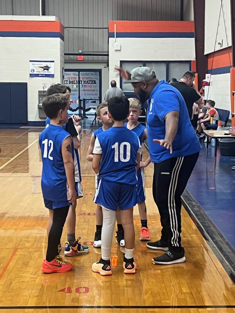 Congrats to our @AHSEaglesBBall 4th grade Eagles on winning the championship at Grayson Co Hoop fest this weekend! Love seeing our young kids out playing…#family @SupaBadd81 @AHSEagles2280 @DCPSSuper