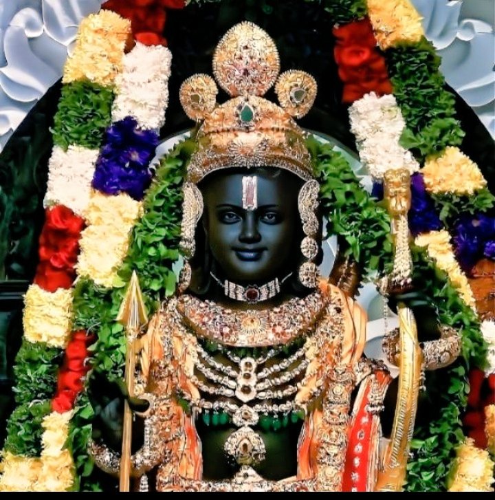 करतल बान धनुष अति सोहा। 
देखत रूप चराचर मोहा॥🚩

#जय_श्री_राम‌‌ 🚩🙏🏼
#शुभ_सोमवार_वंदन🌄🙏🏼
ध्यान राम का मन में हो तो,
हर पल सुख विश्राम है,
राम ध्यान में सात जनम की
सुंदर सुबह शाम है,
अति सहज सरल दो अक्षर,
ऐसे श्री राम हैं !!❤️🙏🏼