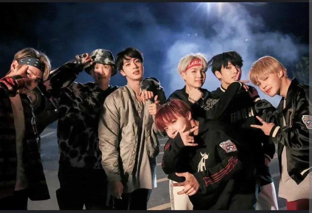 YessFloresA's tweet photo. #MicDrop 
#StreamForBTS 
#ARMYonTheAMMYS 
Porque BTS es mucho más que un premio https://t.co/c2kQTTjNJe