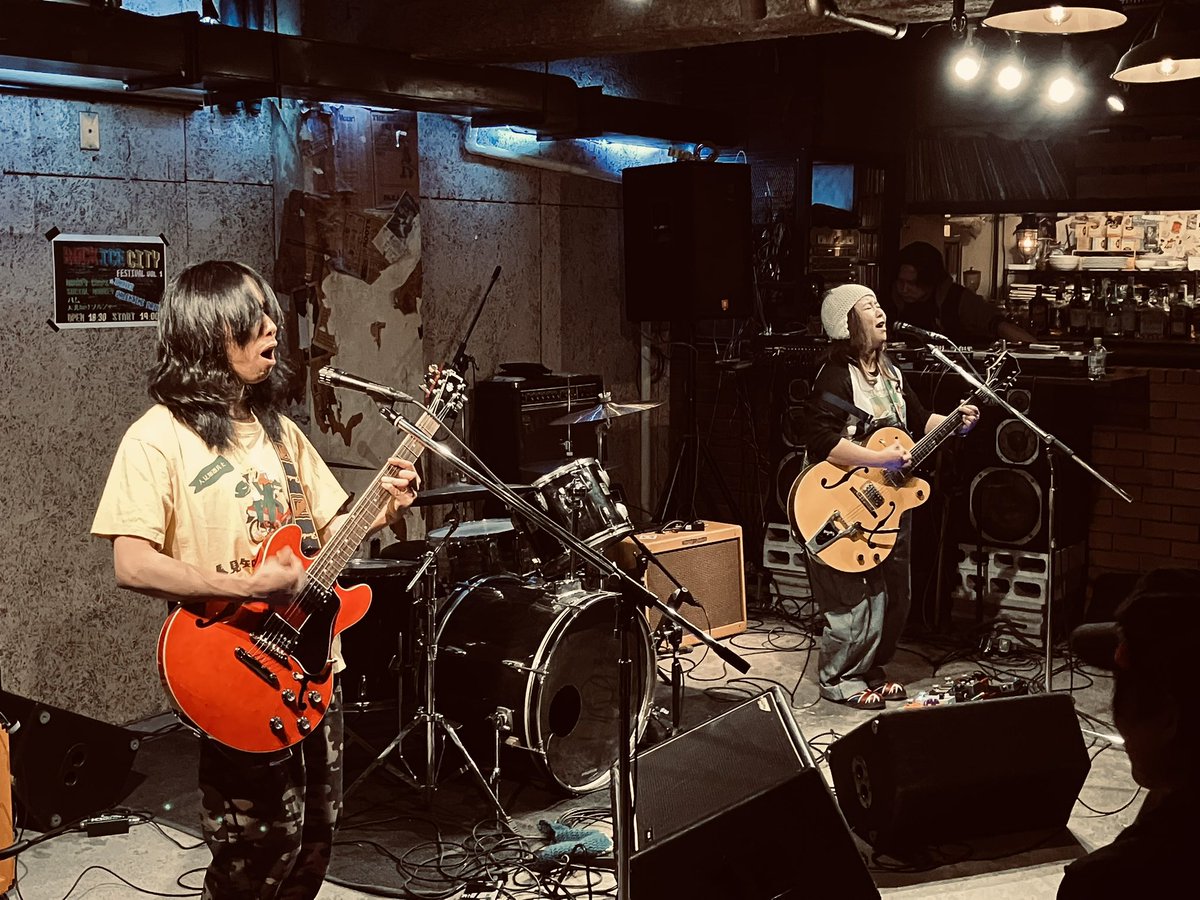 m_chaps_masa's tweet photo. ROCK ICE CITY Fes vol.1
記念すべき1回目のど頭に演奏させてもらい感謝
皆かっこよかった
MONKEY CHAPS
-set list-
1.Spike
2.Come on
3.カメレオン
4.December
https://t.co/n46nGMebd3
6.Too sad
7.I’m a Rude boy
8.遠く離れてく
#monkeychaps #ソーシャルモンキー #ハム #人見知りソルジャー https://t.co/LHG60LXcyH