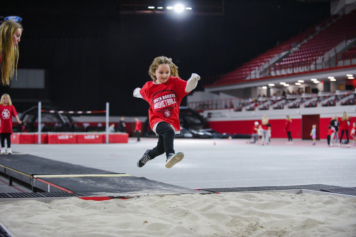 South Dakota Track & Field / Cross Country tweet media