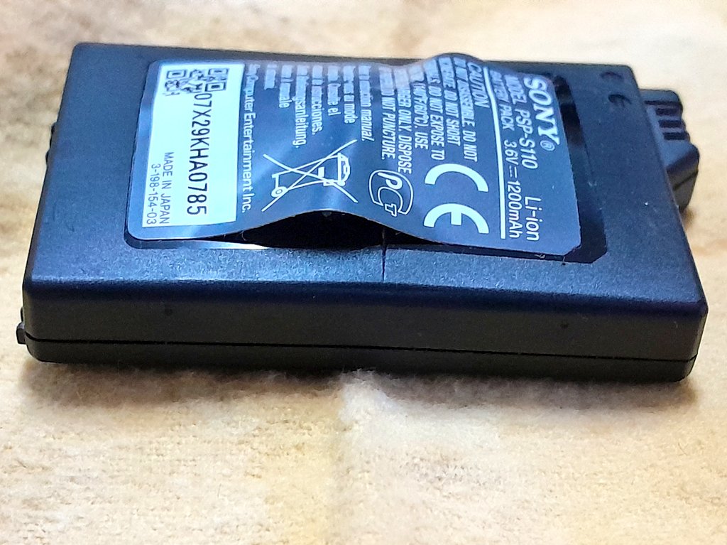 KaiMangaKnight's tweet photo. 昨日、弟のPSP-2000を直した後、WLANも全てのボタンと十字キーも試しました。弟のPSPはもうゲームできます。今度PSP-2000のバッテリーを交換するかも。
#PSP #レトロゲーム #ゲーム #RetroGame #Game #PlayStationPortable #プレイステーションポータブル #PSP1000 #PSP2000 https://t.co/Yhs9x0C0R6