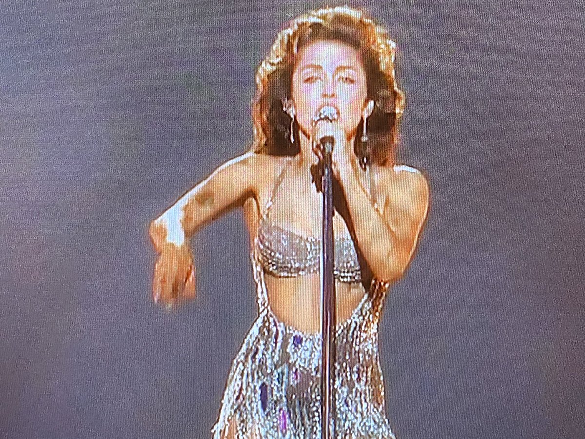 mitchdorf's tweet photo. Is it just me or did anyone else get a Star Trek flashback during Miley Cyrus’s performace? @jhoffman https://t.co/qPaI2pNpKF