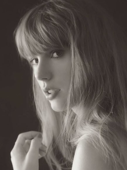 🚨| Taylor Swift's "THE TORTURED POETS DEPARTMENT" consists of 16 songs and 1 bonus track!