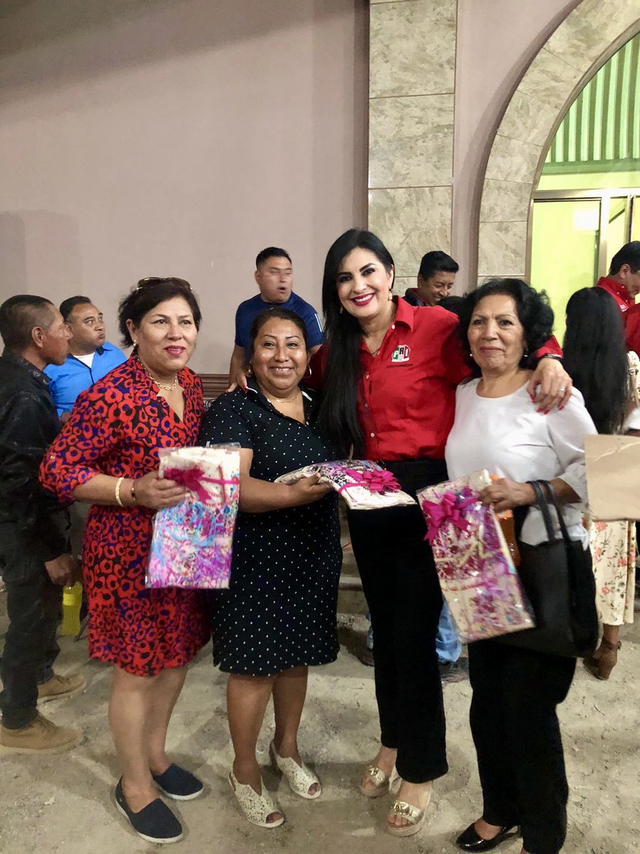 📍Domingo de gira con nuestro Presidente <a href="/NestorCamarillo/">Néstor Camarillo</a> y el delegado del <a href="/PRI_Nacional/">PRI</a>, <a href="/RobertoP_M/">Roberto Padilla Márquez</a>, en #SanGabrielChilac con la familia tricolor del distrito de #Ajalpan.

🙏🏻Muy agradecida con las atenciones y el recibimiento de nuestros priistas. 

#UnidosSíPodemos