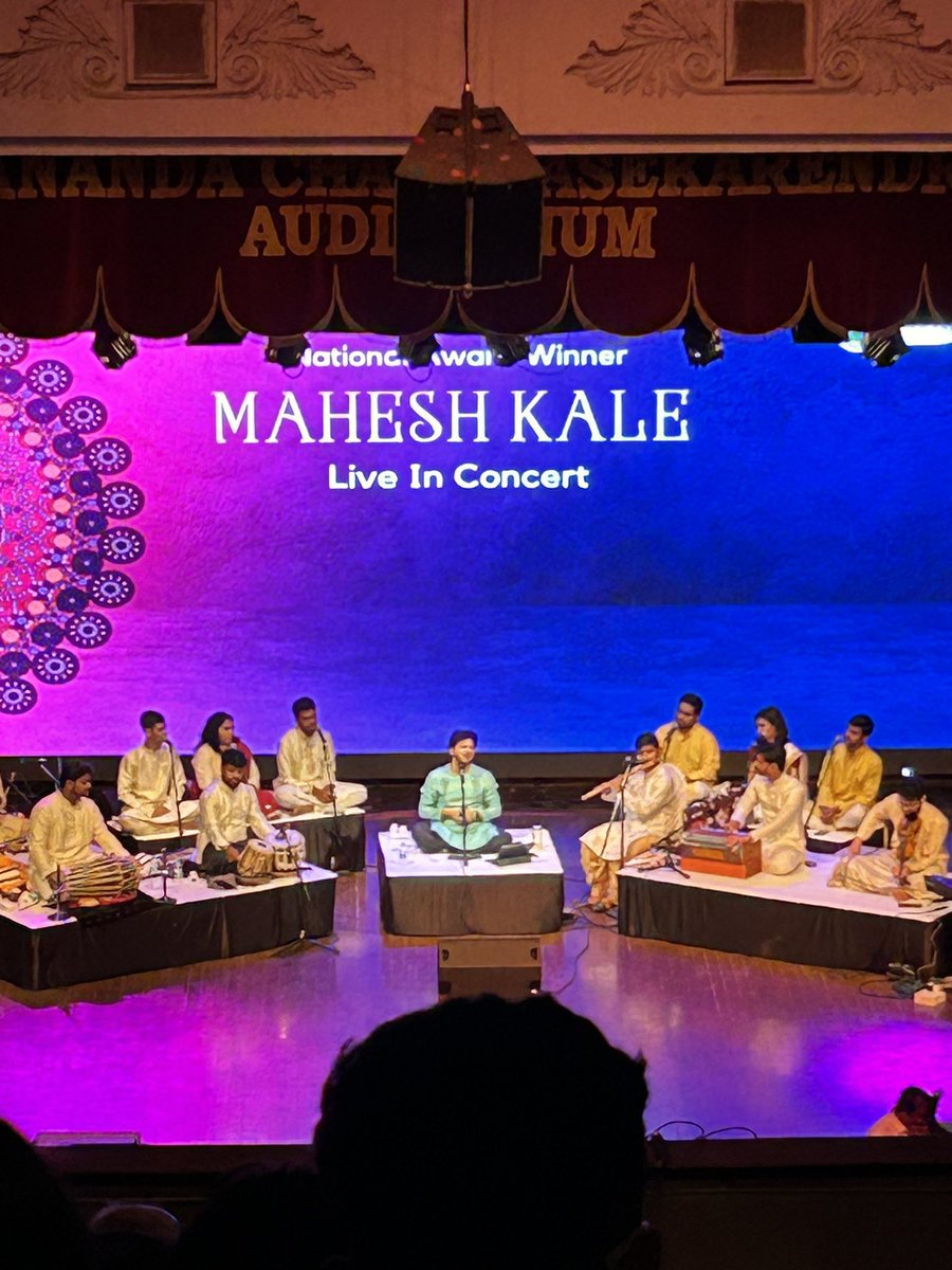 SiddheshHirlek5's tweet image. @maheshmkale जी आपली शन्मुखानंद मधील मैफिल आम्ही खुप Enjoy केली.बोरीवली येथे आपण सादर केलेली मैफिल आम्हाला खुप आवडली त्यामुळे आम्ही तुमच्या मुंबईतील पुढच्या मैफिलीची वाट पाहत होतो..काल तो अनुभव घेता आला त्याबद्दल आपले आभार. आम्ही आता आपल्या मुंबईतील पुढच्या मैफिलीची वाट पाहत आहोत