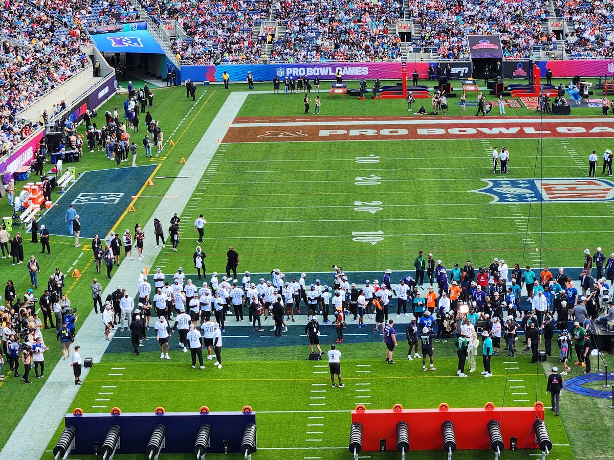 JulesRazr's tweet photo. Had a great time at the Pro Bowl! It was great seeing some of the team! #GoHawks 
Can't wait till next season! 

@Seahawks @dkm14 @Bwagz @DevonWitherspo1 @GenoSmith3 @NBELLORE54 @_jlove20 https://t.co/SFMFO7fnTy