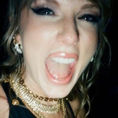 tampocolol's tweet photo. fotos de taylor que representan lo que acabo de vivir: #TaylorSwift #GRAMMYs2024 https://t.co/zCARdcZ1Lf