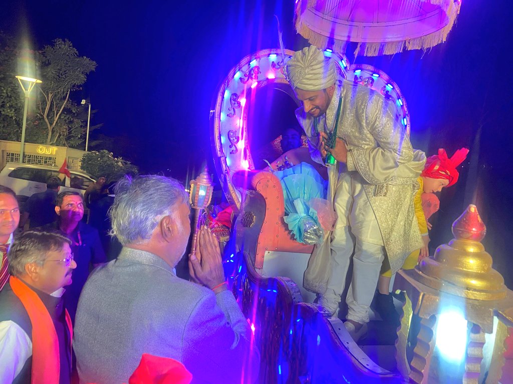 prahladspatel's tweet photo. कल रात्रि भोपाल में पार्टी के वरिष्ठ नेता, पूर्व मंत्री श्री जयंत मलैया जी की भतीजी सौ.कां. हर्षिता एवं चि. देवाशीष के विवाह समारोह में शामिल होकर नव दम्पति को सुखी एवं सफल वैवाहिक जीवन के लिए शुभकामनाएं प्रदान की।
@KailashOnline @jayant_malaiya https://t.co/RFuZKcyjLW