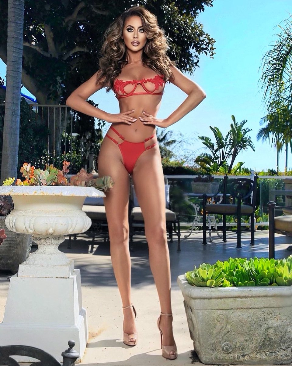 Happy February! 😘🏹❤️ 
What do you 𝓁ℴ𝓋ℯ most about the month of 𝓛𝓞𝓥𝓔? 💁🏻‍♀️