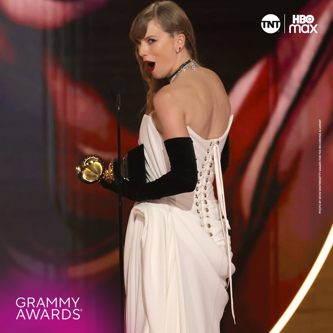 HBOMaxLat's tweet photo. Repite después de mi: Taylor jamás te decepcionará. Ganó su Grammy número 13, anunció su nuevo disco y sigue dando pistas de Reputation 🐍 Todo en la misma noche 🔥 #GrammysHBOMax #Grammys #TaylorSwift https://t.co/U3zzhoNeg6