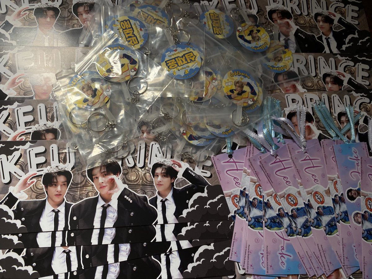 _jakeuluvr's tweet photo. #Yenigiveaway ˶ᵔ ᵕ ᵔ˶

🫧 5 slots for all my freebies (only have 8 pcs of my hand banner )
🫧 5 slots for jakekachu+ bookmark+ notedpad 
🫧  5 slots for jakekachu
✩ mbf (optional)
✩ rt and like
✩ ends: feb 6 (2 pm) 

will ask 10 pesos pf po pambili ng bbw 😭😭 + sf https://t.co/AFwqfD8VV4