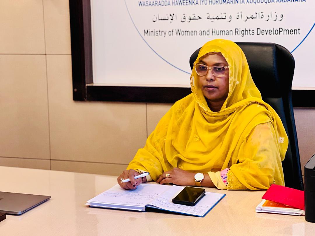 A work acceleration meeting between the @MwomenHRD and @save_children was led by the Acting Minister Amina Hassan Ali.