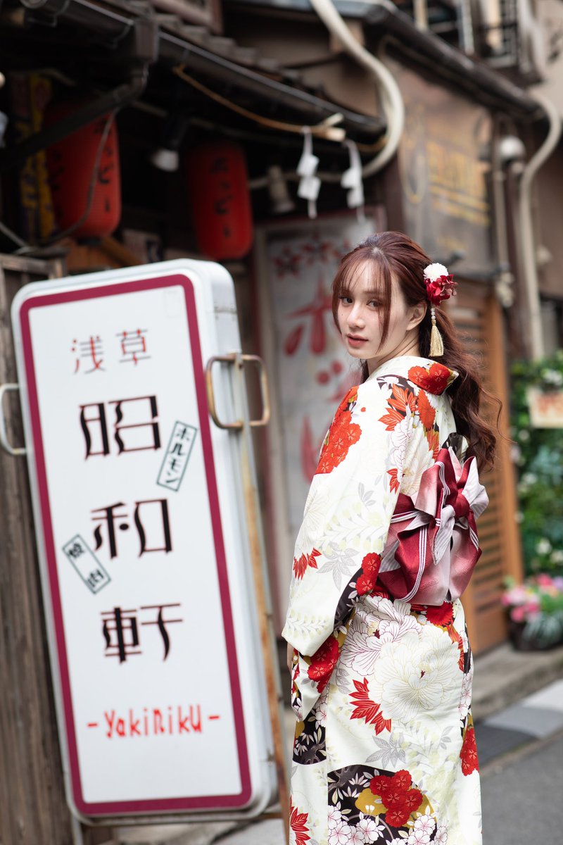 went to Asakusa in a kimono my photographer ATE so bad !!!!!!