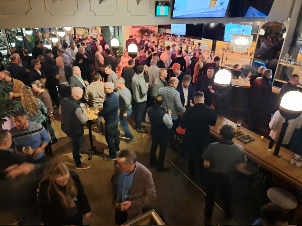 Kicking the night off right @walruspub for the ORBA & OAPC Welcome Reception, generously sponsored by @pioneerbuilds. Thank you! #ORBACON #KeepOntarioMoving
