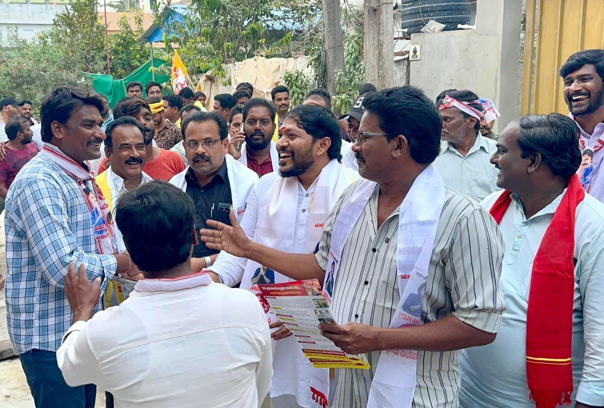 JSPWestGodavari's tweet image. నిడదవోలు నియోజకవర్గ జనసేన పార్టీ ఇంచార్జి శ్రీ BVSN ప్రసాద్ గారు మరియు తెలుగుదేశం పార్టీ ఇంచార్జి  శ్రీ. బూరుగుపల్లి శేషరావు గారి ఆధ్వర్యంలో జనసేన మరియు తెలుగుదేశం పార్టీల ఉమ్మడి మేనిఫెస్టో కార్యక్రమాన్ని నిడదవోలు గోపవరం గ్రామంలో నిర్వహించడం జరిగింది.

@JanaSenaParty @PawanKalyan…