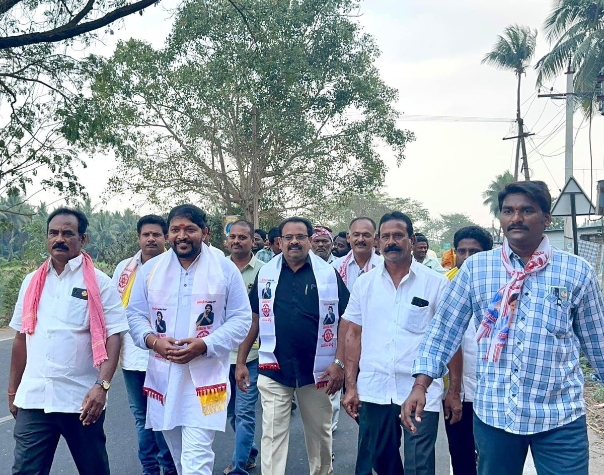 JSPWestGodavari's tweet image. నిడదవోలు నియోజకవర్గ జనసేన పార్టీ ఇంచార్జి శ్రీ BVSN ప్రసాద్ గారు మరియు తెలుగుదేశం పార్టీ ఇంచార్జి  శ్రీ. బూరుగుపల్లి శేషరావు గారి ఆధ్వర్యంలో జనసేన మరియు తెలుగుదేశం పార్టీల ఉమ్మడి మేనిఫెస్టో కార్యక్రమాన్ని నిడదవోలు గోపవరం గ్రామంలో నిర్వహించడం జరిగింది.

@JanaSenaParty @PawanKalyan…