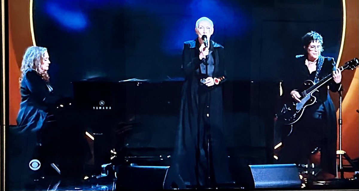 Beautiful seeing @AnnieLennox sing Nothing Compares 2 U in front of tributes to @SineadOConnor and Shane at #Grammys and when we realized it was @wendyandlisa backing her I started losing it, only to have @JamAndLewis on next behind @JonBatiste - Prince is with us, always.