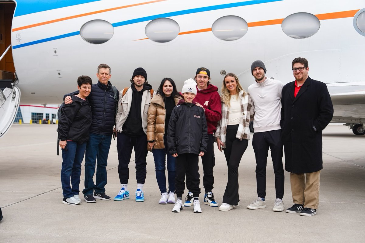 Earlier today, the Meruelo family flew Coyotes All-Star Clayton Keller, Head Equipment Manager Stan Wilson, their families and friends and team staff home from Toronto in style 😎