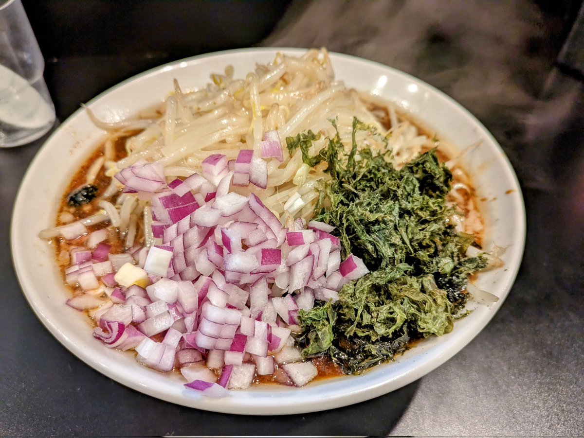 豚風。
背脂煮干しラーメン あおさ
朝風出遅れ8番
正月明けぶりの背脂煮干ラーメンが今日明日限定で
最初は煮干しで段々背脂がなじんできてスープの変化を楽しめる1杯
刻み紫玉が名脇役
やんさんまた後で(笑)
松さんまたよろしくお願いしますm(_ _)m
ごちそうさまでした
 #豚風