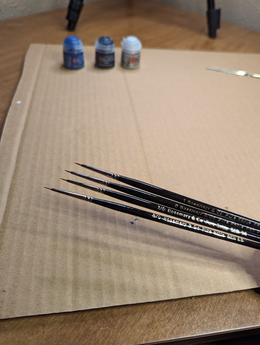 I've seen some folks in the #WarhammerCommunity suggest #RosemaryBrushes and so I tried these Series 96 brushes that they feature specifically for miniature painting and I gotta say, as a brand new painter, these things have single handedly upped my ability to paint