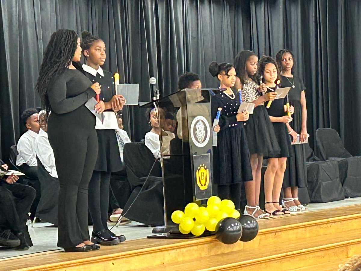 AimeeMi71007785's tweet photo. Congratulating all of our new inductees to the Junior Beta Club Elementary Division and thanking Ms. Hooks for her continued leadership. Continue to be “STellar” examples of scholarship and service…#STESstrong @StonewallTell @aplatimore @PorterNikki https://t.co/hMCXPRByRS