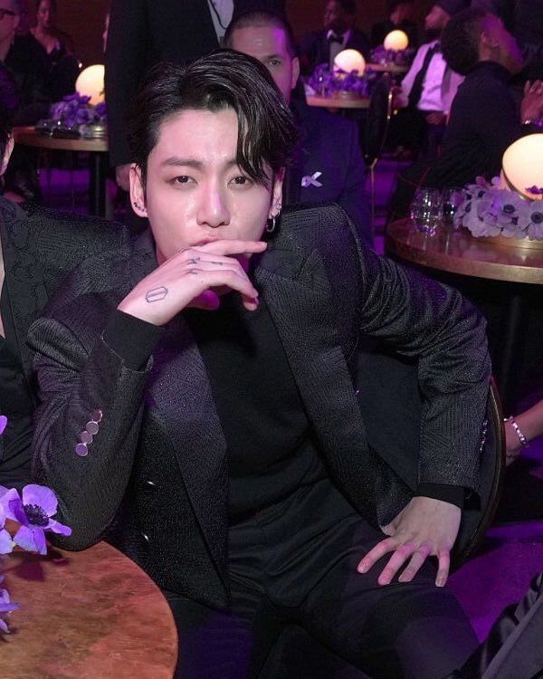 rockstarJKK's tweet photo. jeon jungkook https://t.co/RLJlmqXrGB