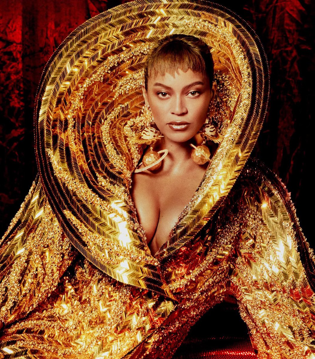 PopCrave's tweet image. Jay-Z calls out the #GRAMMYs for never awarding Beyoncé Album of the Year:

“She has more Grammys than anyone and never won Album of the Year… that doesn’t work.”