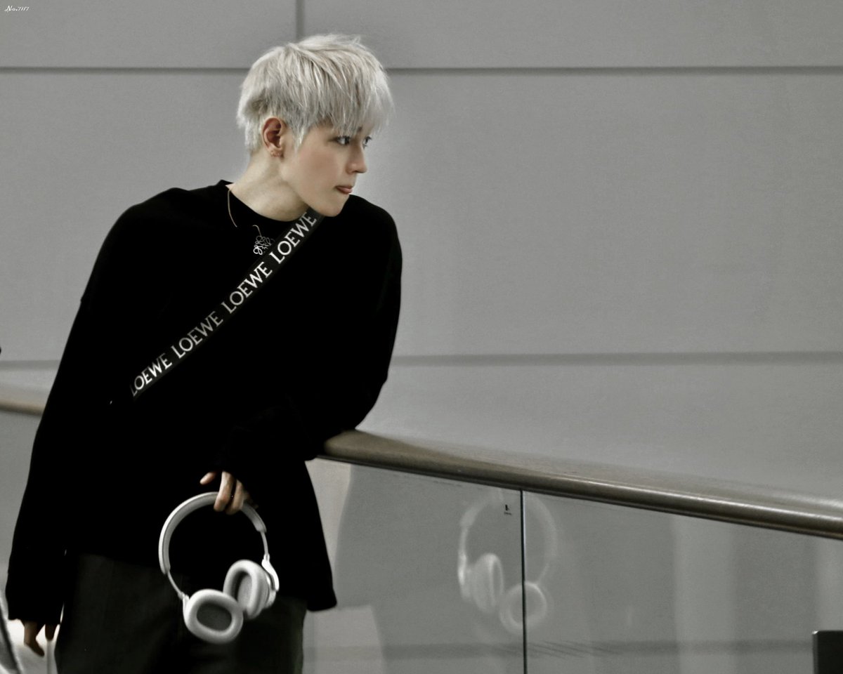 taeyongpictures's tweet photo. jack frost 🩶 https://t.co/VO6VDhaJ14