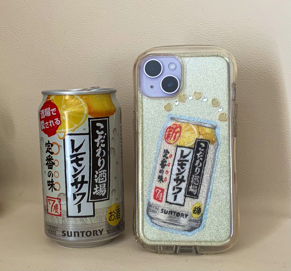 miyopiyon's tweet photo. 今まで冴えなかったレモンサワーの刺繍でスマホケースを飾った！
背景はシュワシュワなレモンサワーをイメージしております https://t.co/25vMvWjEnD